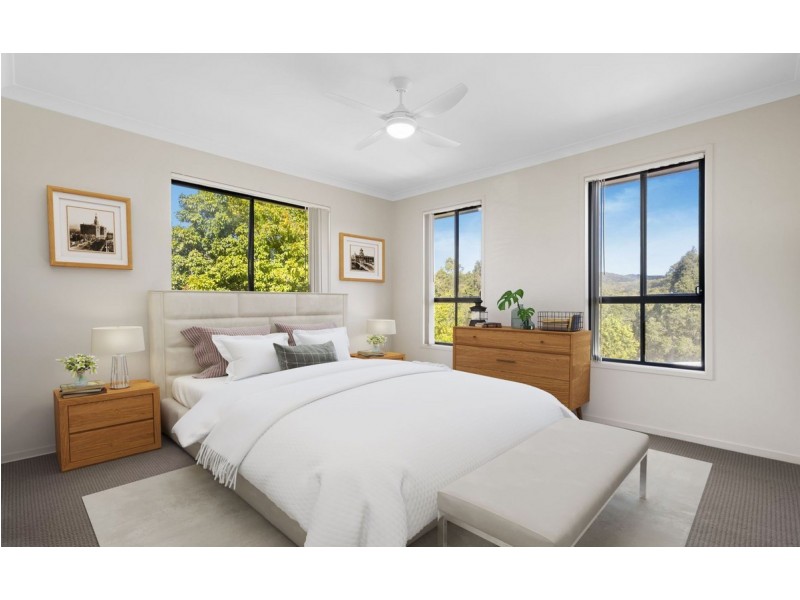 1/5 Maslin Chase, Pacific Pines QLD 4211