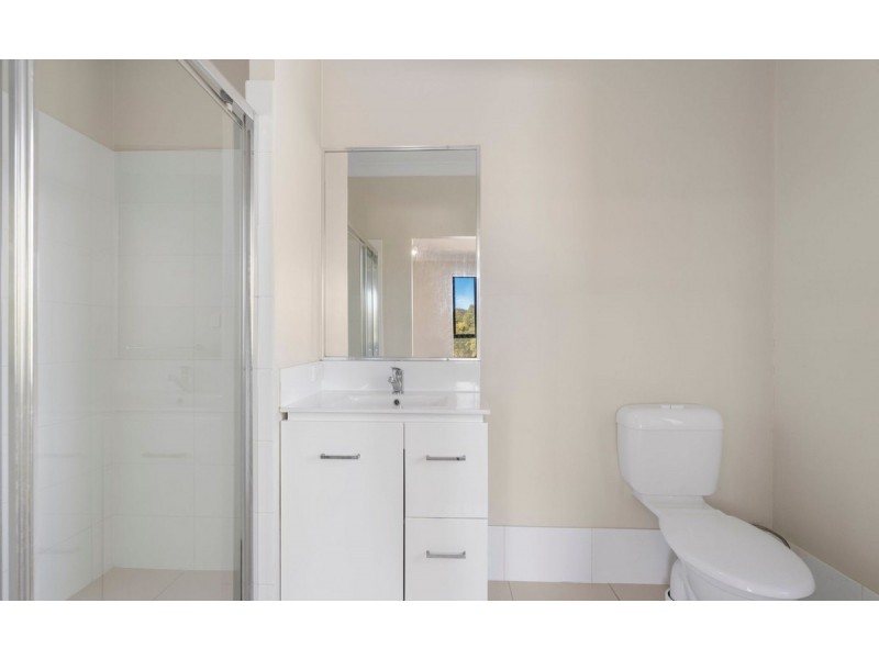 1/5 Maslin Chase, Pacific Pines QLD 4211