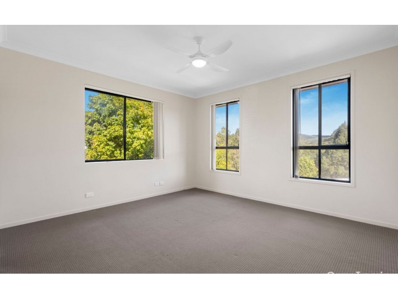 1/5 Maslin Chase, Pacific Pines QLD 4211