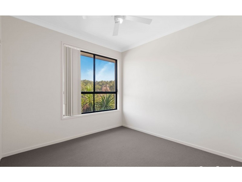 1/5 Maslin Chase, Pacific Pines QLD 4211