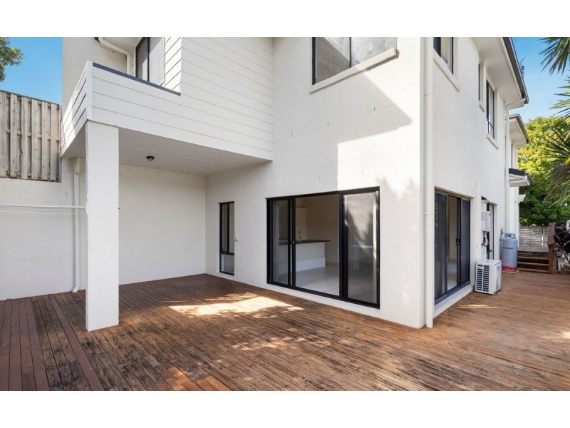 1/5 Maslin Chase, Pacific Pines QLD 4211