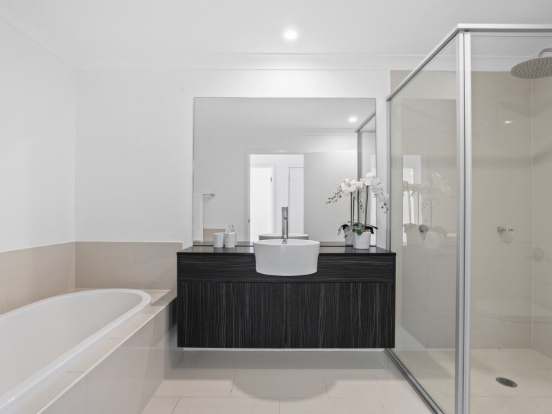 45/18 Archipelago Street, Pacific Pines QLD 4211