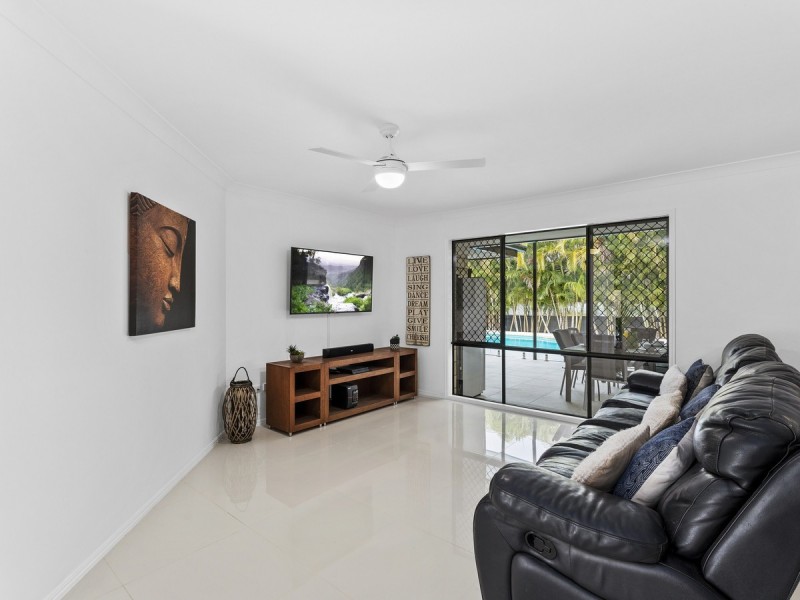 37 Penrhyn Street, Pacific Pines QLD 4211