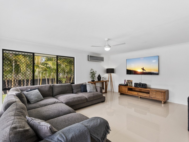 37 Penrhyn Street, Pacific Pines QLD 4211