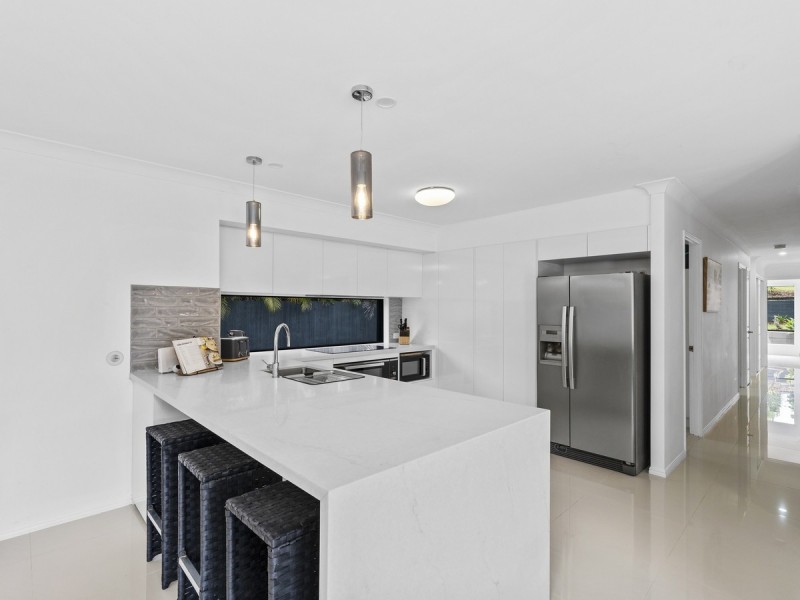 37 Penrhyn Street, Pacific Pines QLD 4211