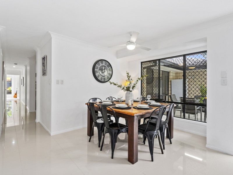 37 Penrhyn Street, Pacific Pines QLD 4211