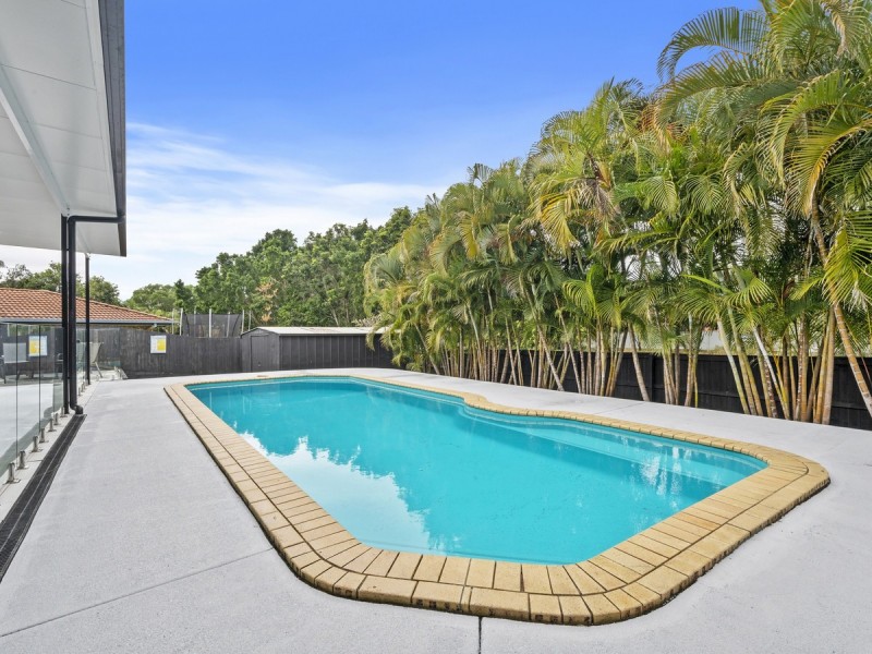 37 Penrhyn Street, Pacific Pines QLD 4211