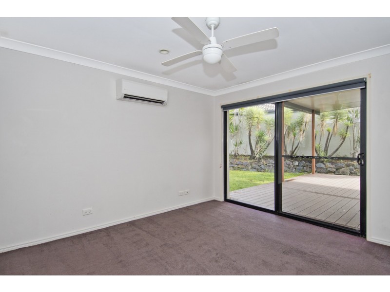 8 Howland Circuit, Pacific Pines QLD 4211