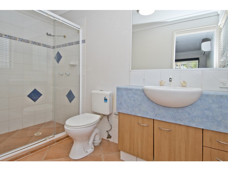 8 Howland Circuit, Pacific Pines QLD 4211