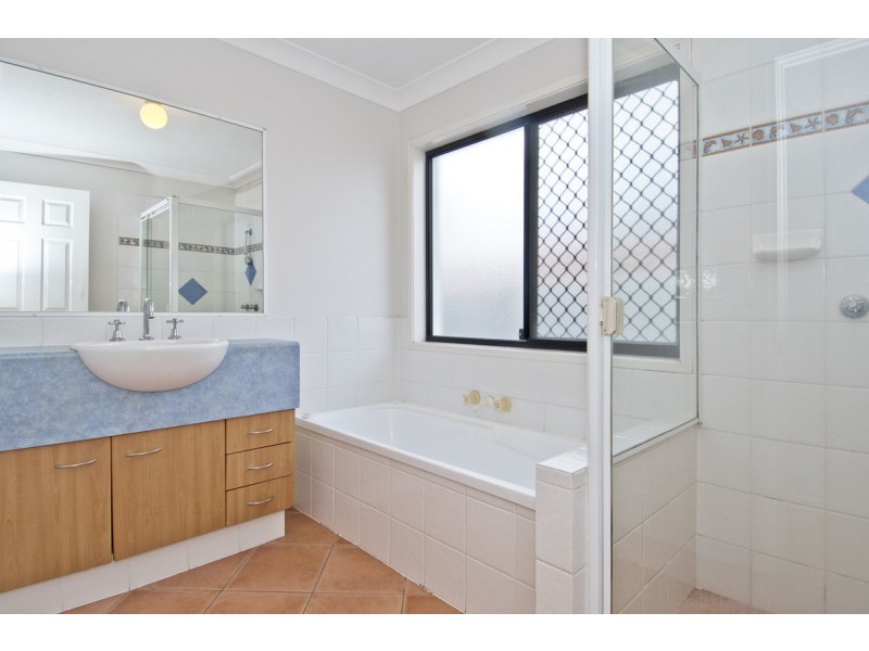 8 Howland Circuit, Pacific Pines QLD 4211