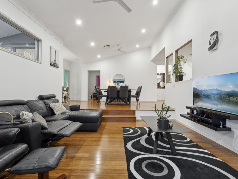 33 Moroccan Street, Highland Park QLD 4211
