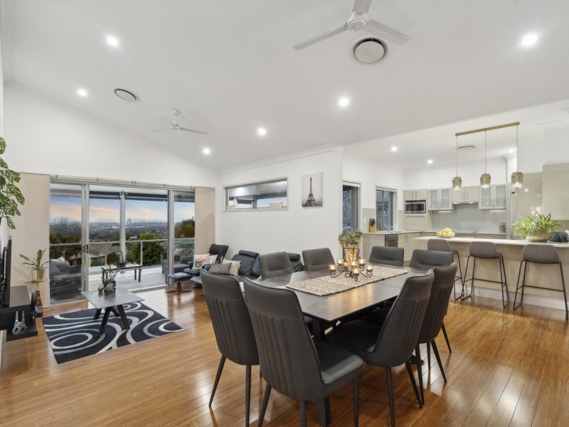 33 Moroccan Street, Highland Park QLD 4211
