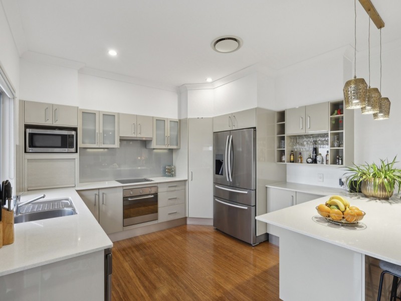 33 Moroccan Street, Highland Park QLD 4211