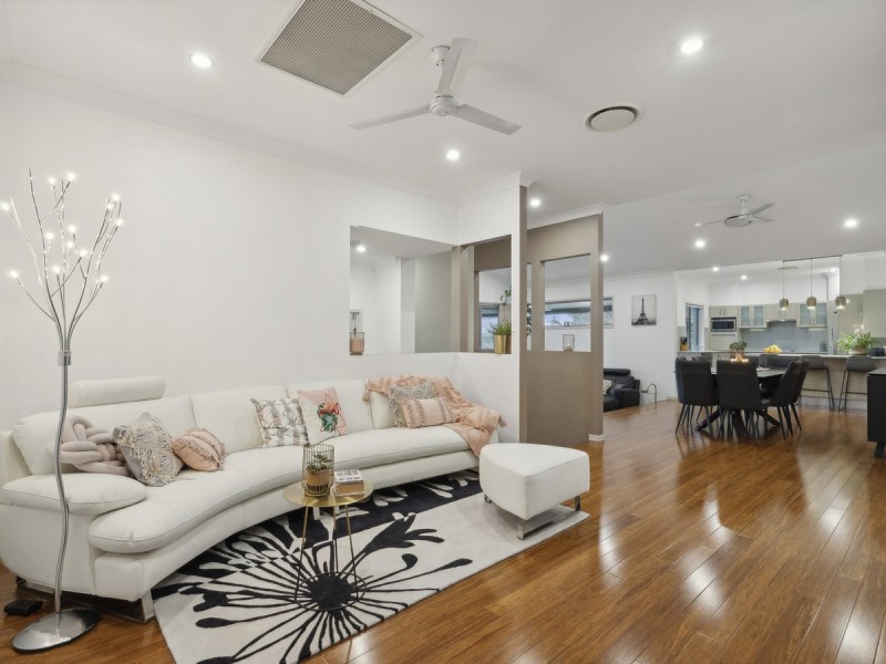 33 Moroccan Street, Highland Park QLD 4211