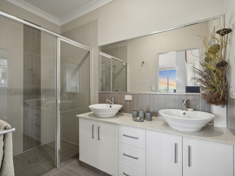 33 Moroccan Street, Highland Park QLD 4211
