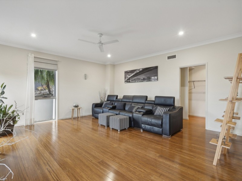 33 Moroccan Street, Highland Park QLD 4211