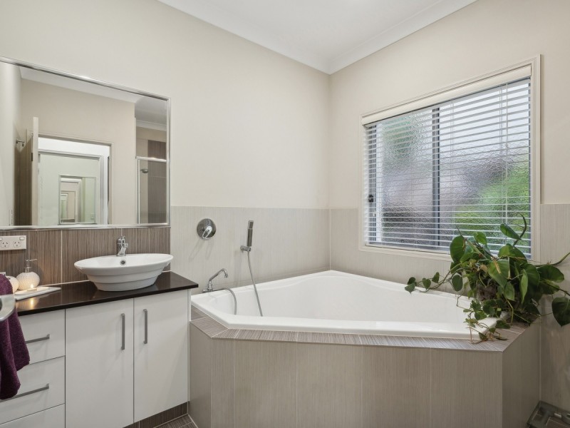 33 Moroccan Street, Highland Park QLD 4211