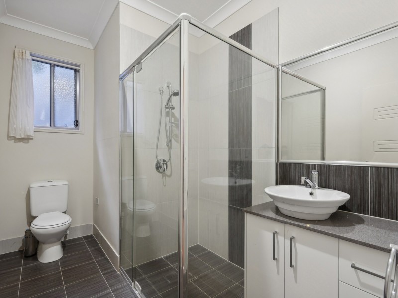 33 Moroccan Street, Highland Park QLD 4211