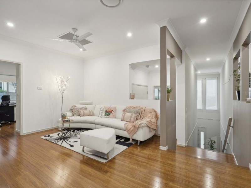 33 Moroccan Street, Highland Park QLD 4211