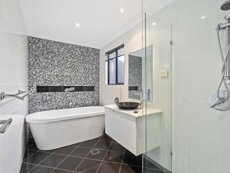 41 River Oak Drive, Helensvale QLD 4212