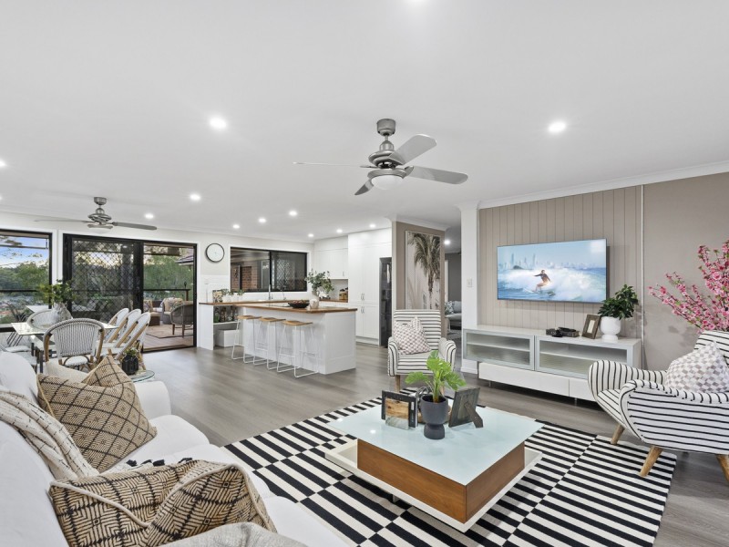 22 Midway Terrace, Pacific Pines QLD 4211