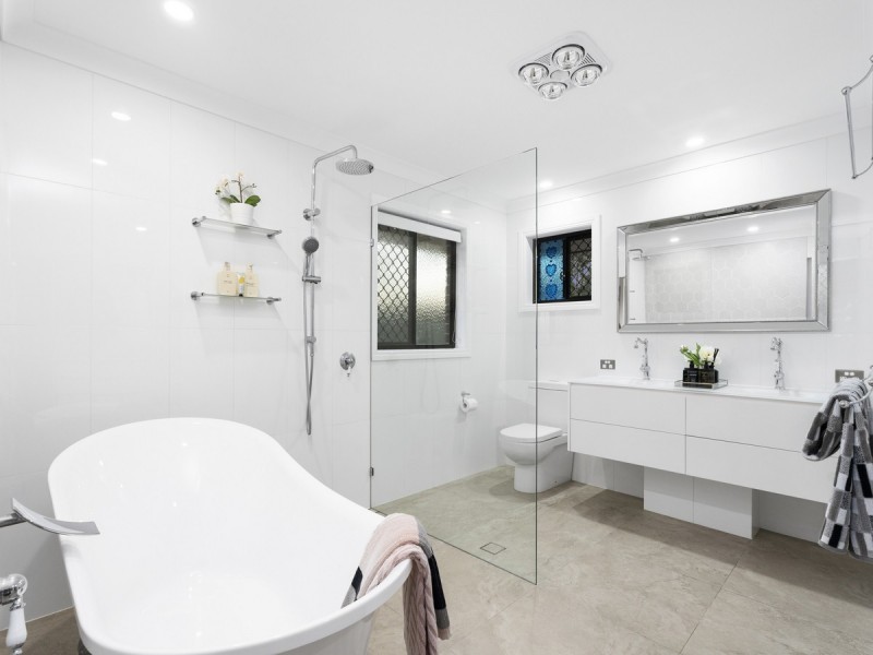 22 Midway Terrace, Pacific Pines QLD 4211