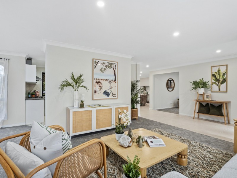 33 Penrhyn Street, Pacific Pines QLD 4211