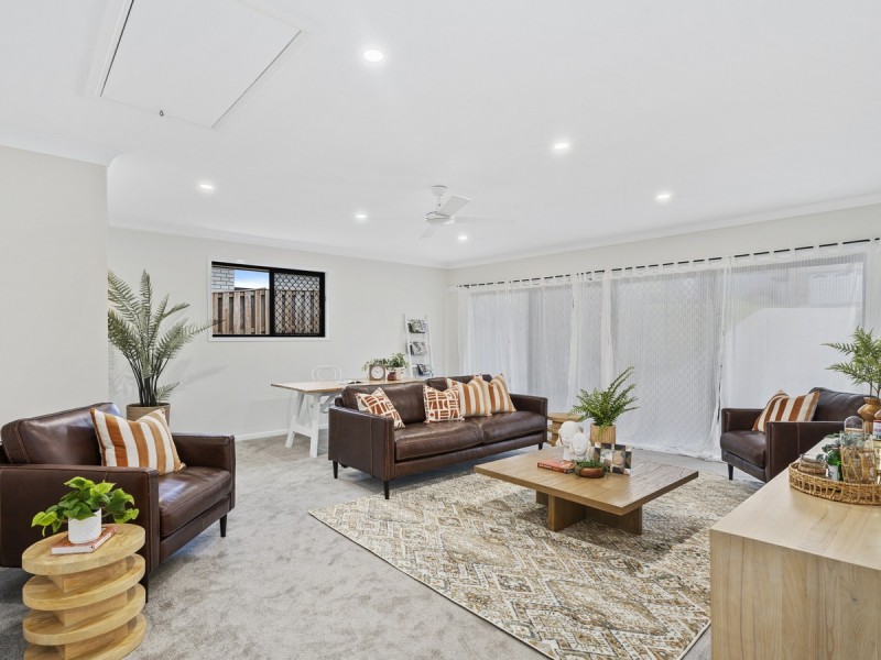 33 Penrhyn Street, Pacific Pines QLD 4211