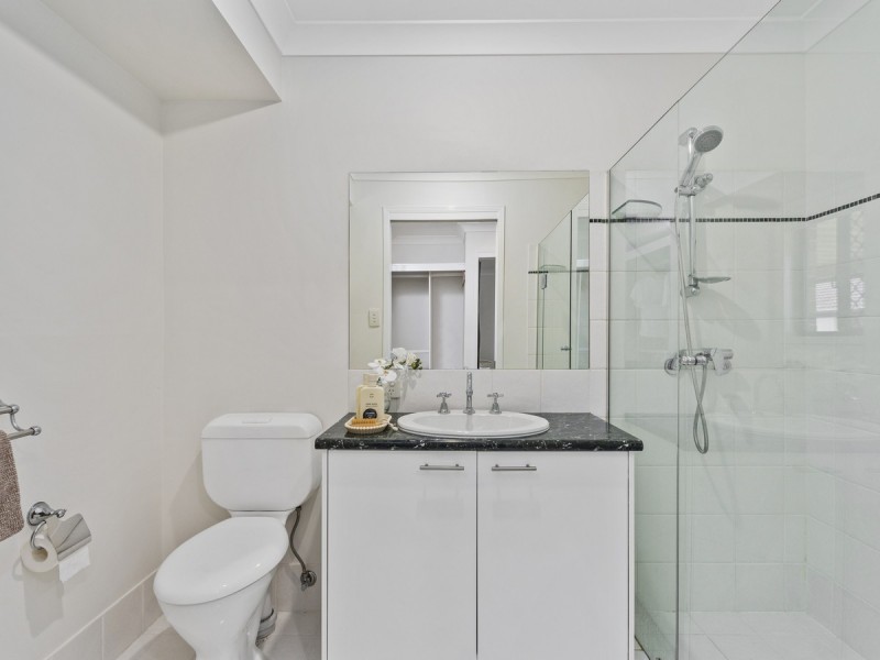 33 Penrhyn Street, Pacific Pines QLD 4211