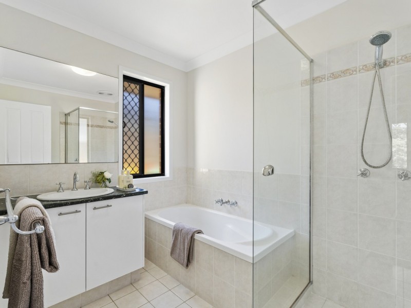 33 Penrhyn Street, Pacific Pines QLD 4211