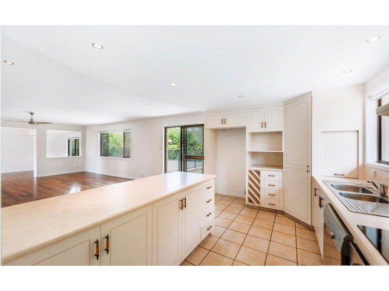 379 Hinkler Drive, Worongary QLD 4213