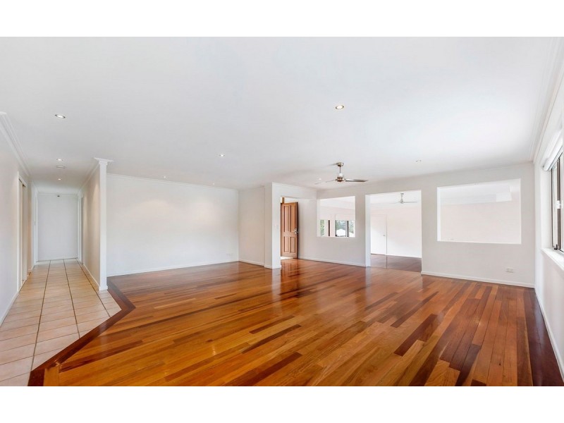 379 Hinkler Drive, Worongary QLD 4213