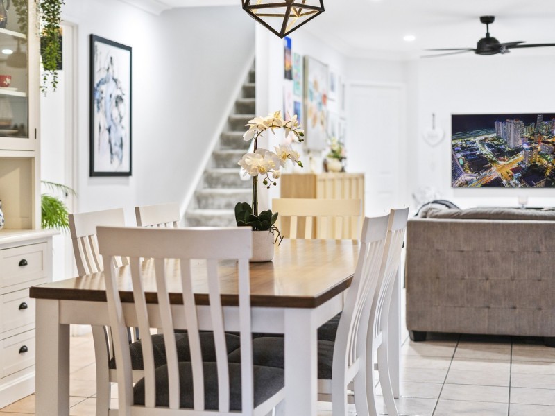 9 Gippsland Drive, Helensvale QLD 4212