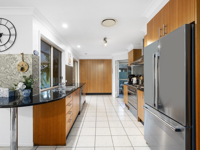 9 Gippsland Drive, Helensvale QLD 4212