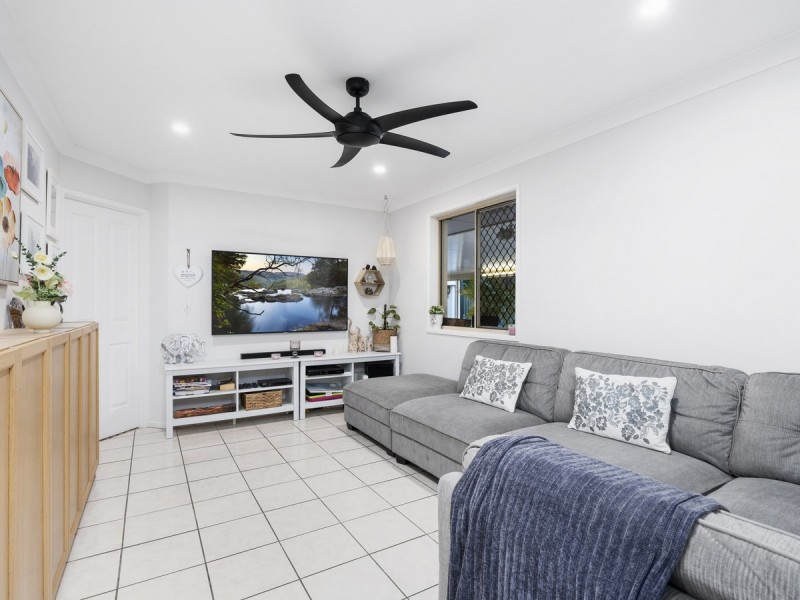 9 Gippsland Drive, Helensvale QLD 4212