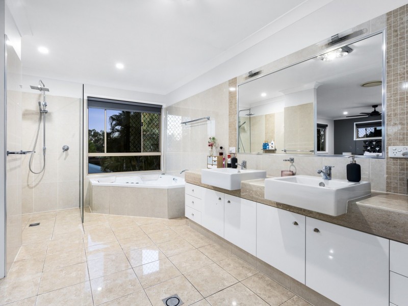 9 Gippsland Drive, Helensvale QLD 4212