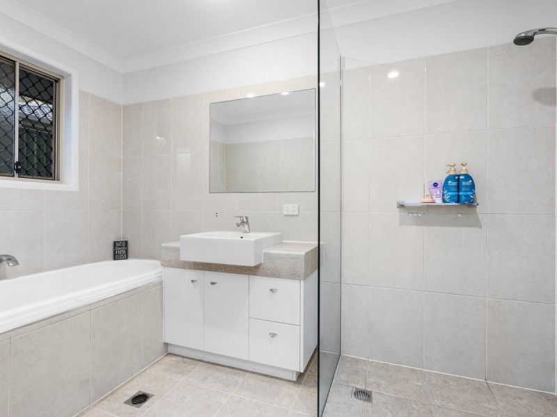 9 Gippsland Drive, Helensvale QLD 4212