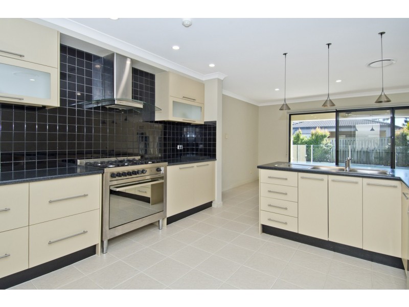 25 Ainslie Street, Pacific Pines QLD 4211