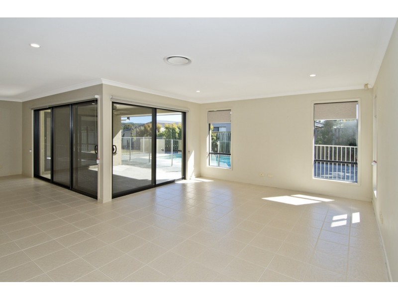 25 Ainslie Street, Pacific Pines QLD 4211