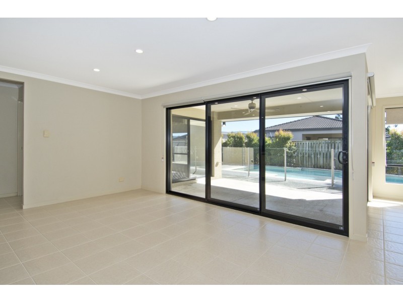 25 Ainslie Street, Pacific Pines QLD 4211