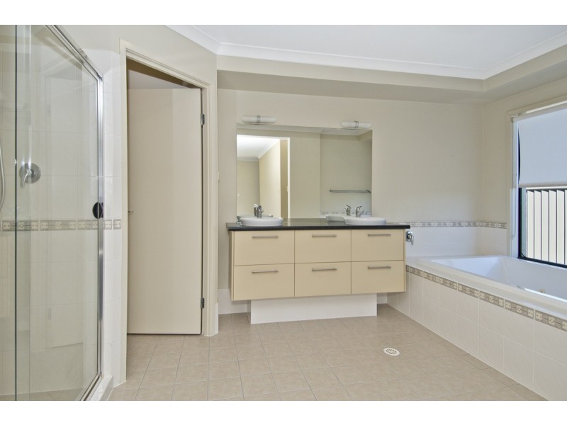 25 Ainslie Street, Pacific Pines QLD 4211