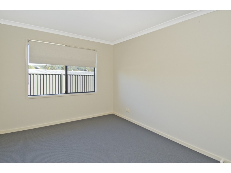 25 Ainslie Street, Pacific Pines QLD 4211