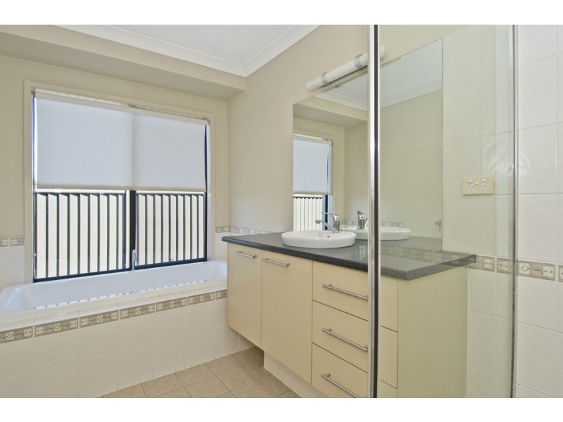 25 Ainslie Street, Pacific Pines QLD 4211