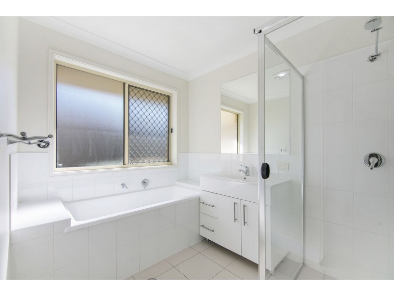 72 Aldgate Crescent, Pacific Pines QLD 4211