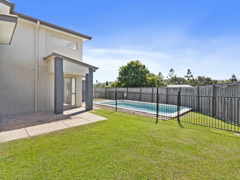 2/8 Witheren Circuit, Pacific Pines QLD 4211