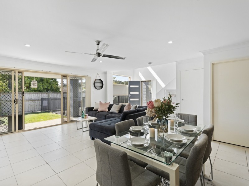 2/8 Witheren Circuit, Pacific Pines QLD 4211