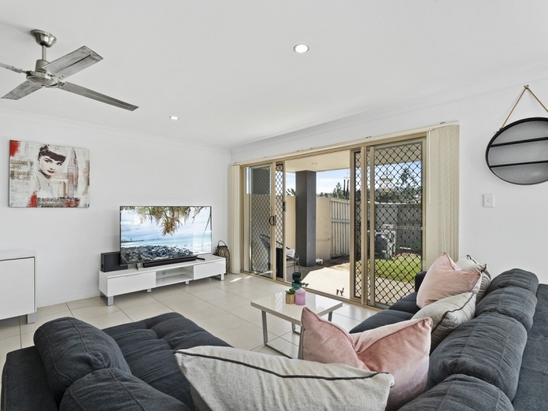 2/8 Witheren Circuit, Pacific Pines QLD 4211