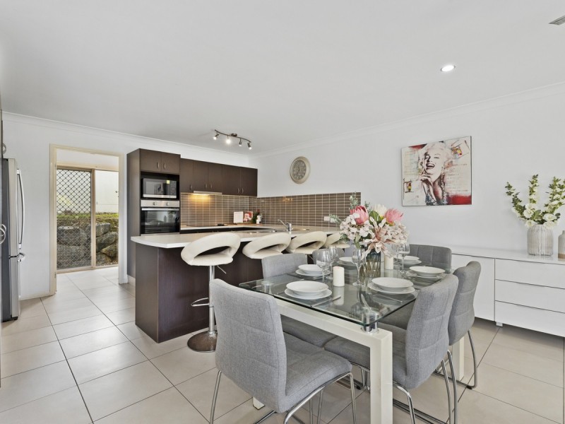 2/8 Witheren Circuit, Pacific Pines QLD 4211