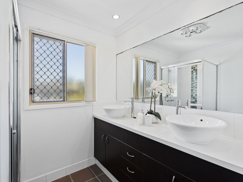 2/8 Witheren Circuit, Pacific Pines QLD 4211