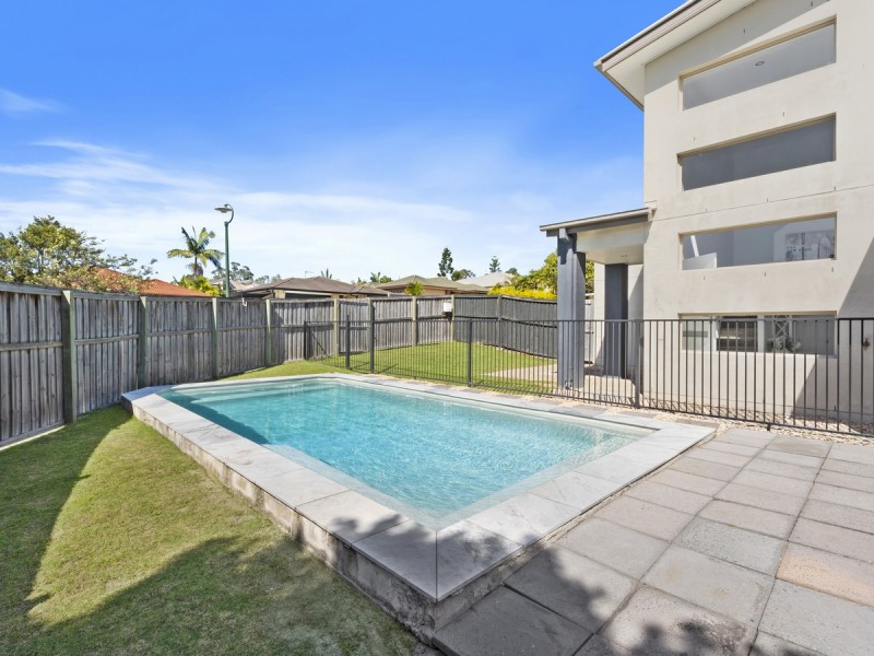 2/8 Witheren Circuit, Pacific Pines QLD 4211